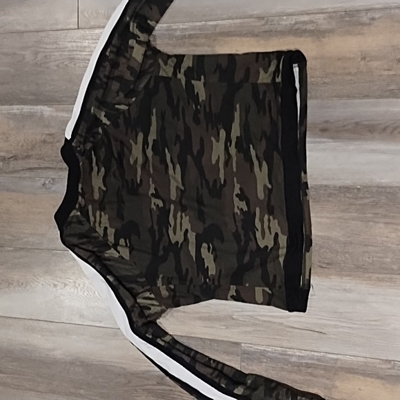 Woman's "Ardene" long sleeved t-shirt - Picture 5 of 5